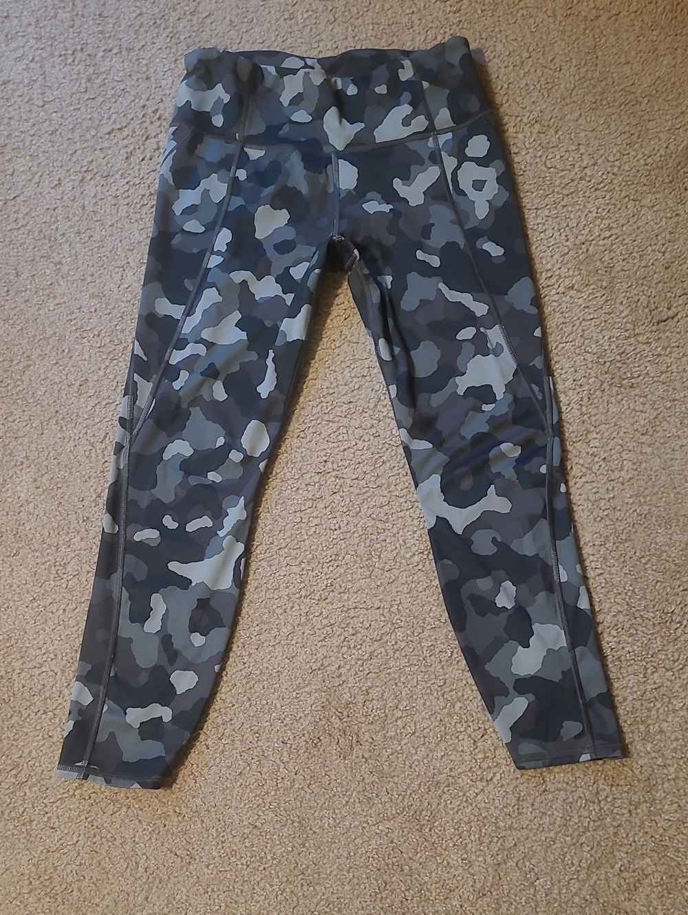 Athleta Lightening Camo 7/8 Leggings, Sz Med